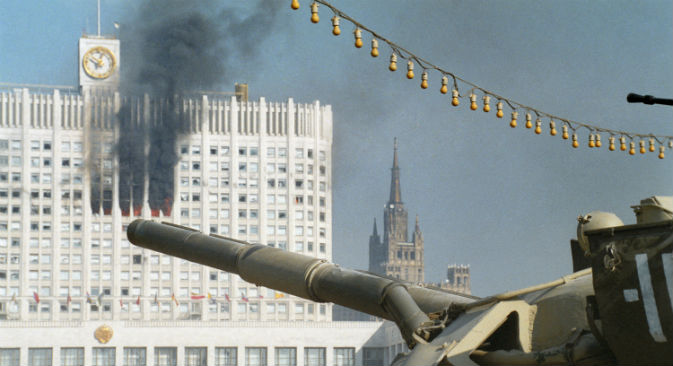L'assalto alla Casa Bianca di Mosca nei primi giorni dell'ottobre del 1993 (Foto: Itar-Tass)