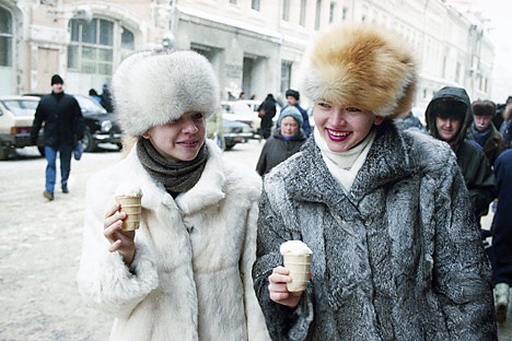Ancora oggi la pelliccia è un capo praticamente imprescindibile per molte donne russe (Foto: AP)