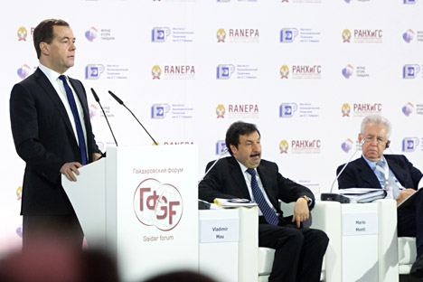 Il primo ministro Dmitri Medvedev ha spiegato le nuove misure a sostegno delle pmi durante il Forum Economico Gaidar (Foto: Itar Tass)