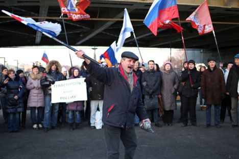 In diverse città della Russia si sono tenute manifestazioni pro e contro l’azione militare in Crimea (Foto: Itar Tass) 