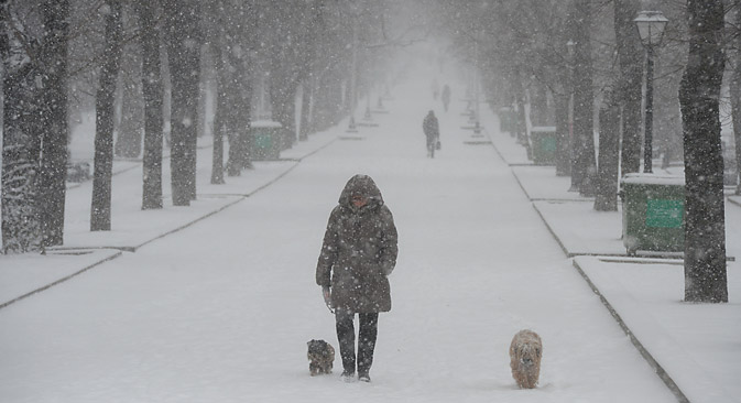 Temperature impazzite anche a Mosca, dove, dopo un iniziale accenno di primavera, il termometro è precipitato nuovamente sotto lo zero (Foto: Artem Zhitenev / RIA Novosti)