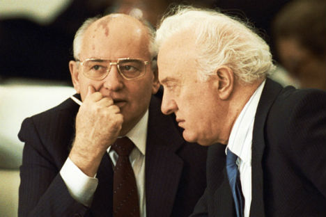 Mikhail Gorbaciov con Eduard Shevardnadze (Foto: Ria Novosti)