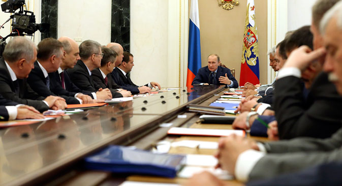 Il presidente Vladimir Putin durante la riunione del Consiglio di Sicurezza della Federazione (Foto: Itar Tass)
