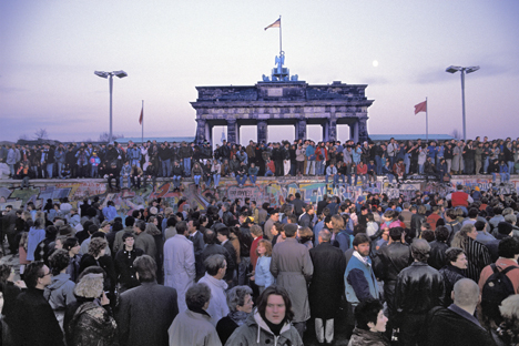 Venticinque anni fa, il 9 novembre del 1989, crollò il Muro di Berlino. Un evento che cambiò il destino del mondo (Foto: Ullstein bild / Vostockphoto)