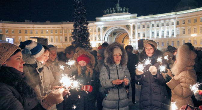 Festeggiamenti davanti all'Ermitage (Foto: RIA Novosti/Alexei Danichev)