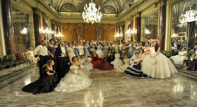 I partecipanti del Gran Ballo Russo nel salone dell’Hotel St. Regis di Roma (Foto: Simone Ghera, fotografo ufficiale dell'evento)