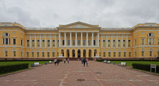 La facciata del Museo di Stato di San Pietroburgo (Foto: A.Savin / wikipedia.org)