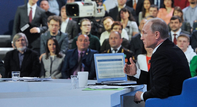 Il Presidente Putin risponde alle domande dei cittadini (Foto: Tass)