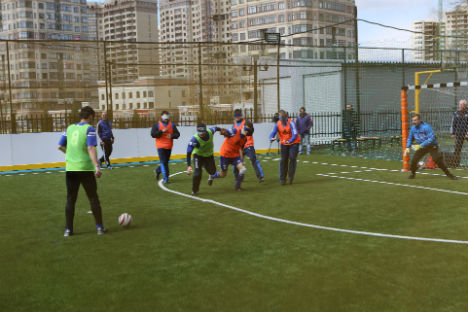 Giovani in campo, nell’ambito del programma “Football for Friendship” di Gazprom (Foto: ufficio stampa)