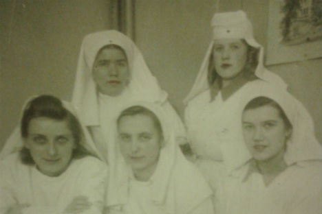Rosa Ivanova (la prima in basso a sinistra) al lavoro nell'ospedale di Leningrado (Foto: archivio personale)