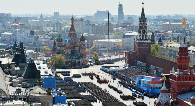 La Piazza Rossa di Mosca vestita a festa per la parata della Vittoria (Foto: Maksim Blinov / Ria Novosti)