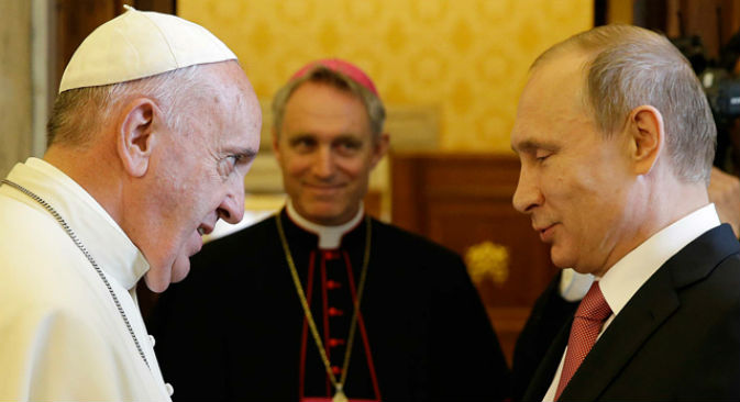 Il Presidente Putin con Papa Francesco (Foto: AP/Gregorio Borgia, Pool)