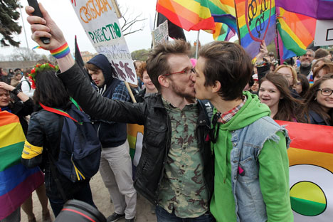 Manifestazione a favore dei diritti della comunità LGBT (Foto: Petr Kovalev / Interpress / TASS)