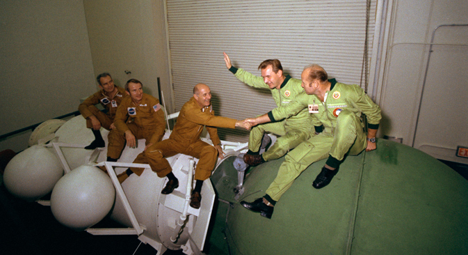 La capsula sovietica “Soyuz-19", con a bordo i cosmonauti Alexei Leonov e Valery Kubasov, si agganciò alla navicella americana "Apollo-18", a bordo della quale viaggiavano gli astronauti Thomas Stafford, Vance Brand e Deke Slayton (Foto: NASA)