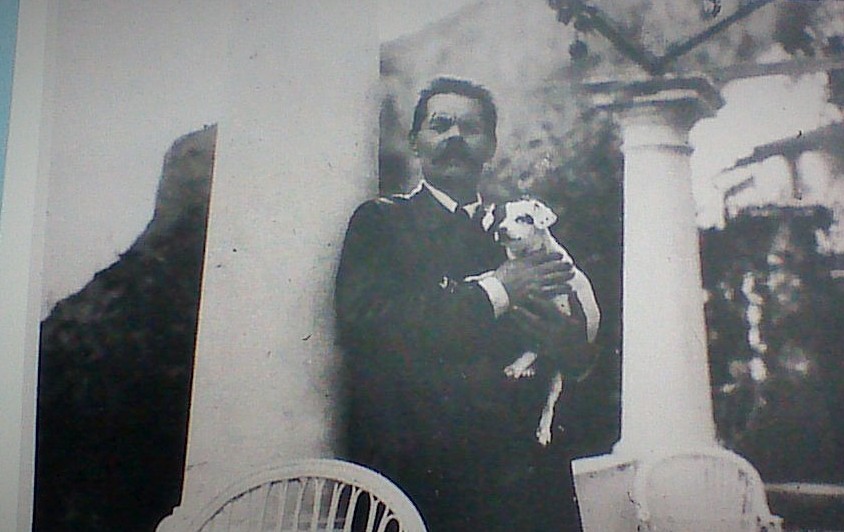 Gorky con il suo cane Topka, Capri (Credit: Associazione Gorky di Napoli / Nicola Sellitti)