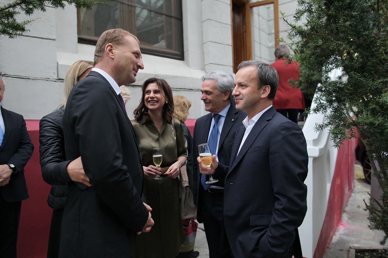In rappresentanza del governo russo, alle celebrazioni hanno partecipato anche il vice primo ministro Arkadij Dvorkovich (a destra nella foto) e il vice ministro della Cultura Alla Manilova