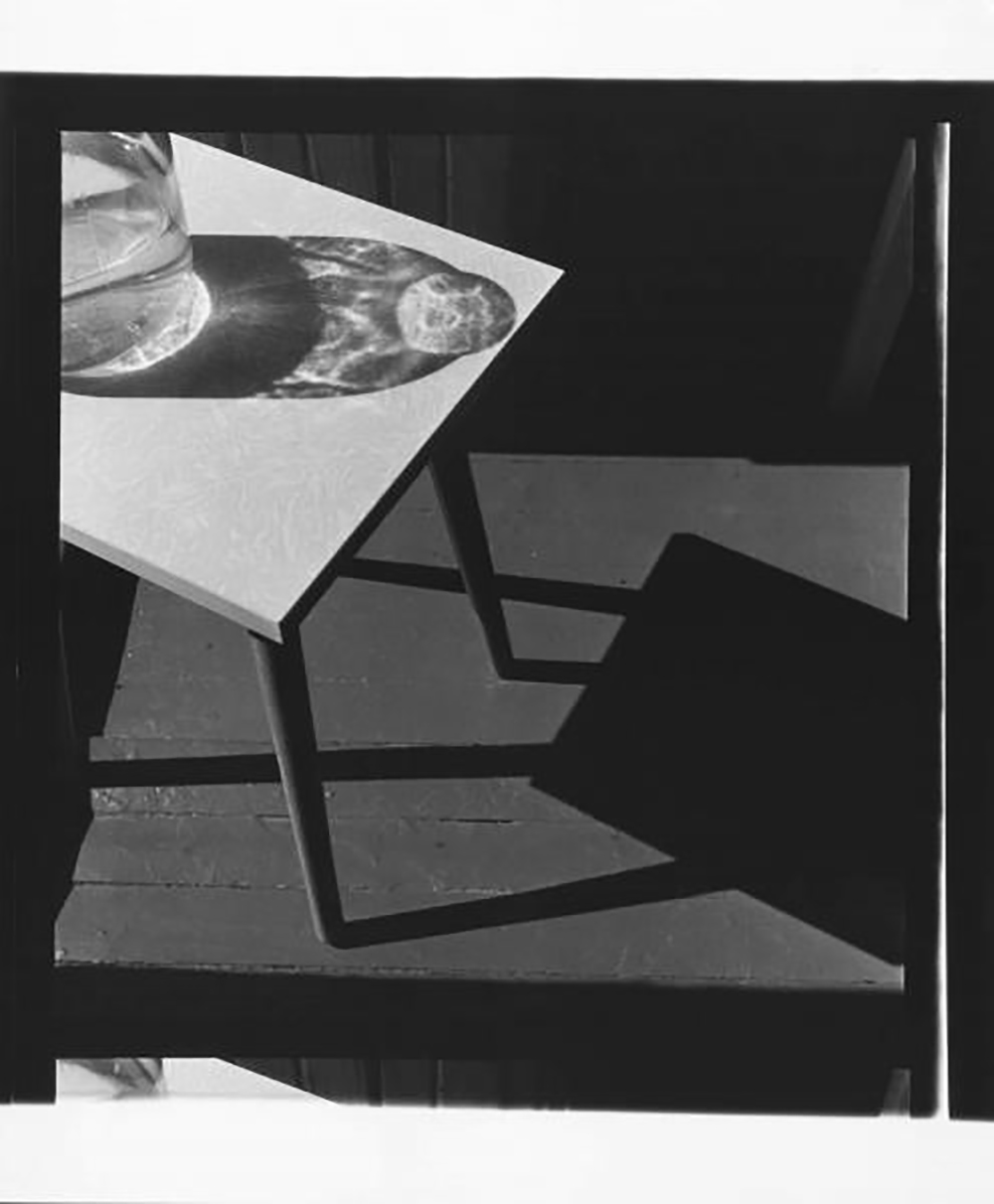 Il successo per lui arrivò a cavallo tra gli anni Settanta e gli anni Ottanta, quando realizzò la serie fotografica in bianco e nero “Quadrati” / Fotografia № 55 (1981)