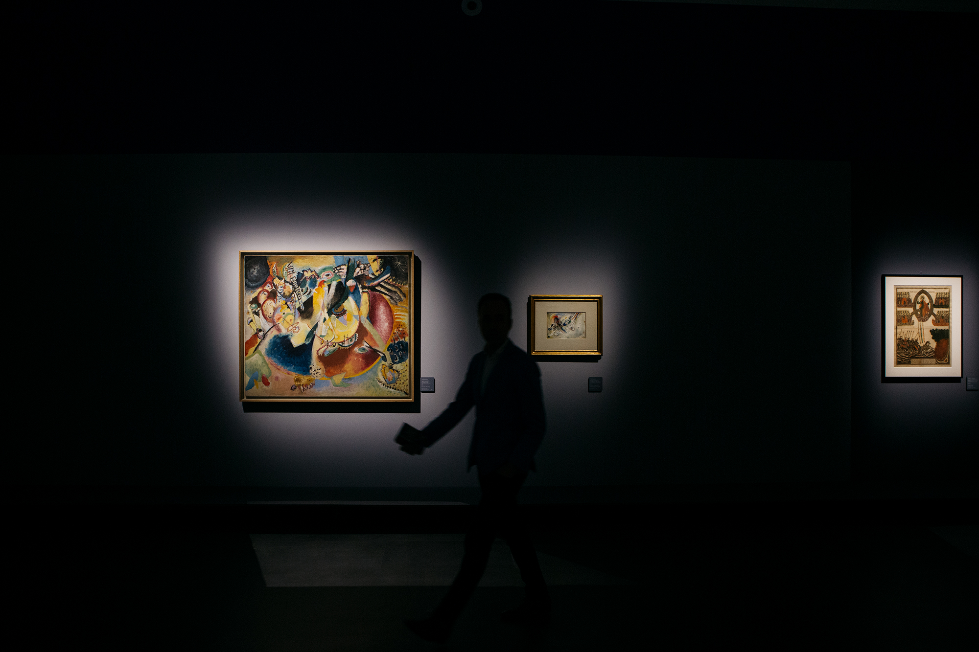 Il primo lavoro astratto nell’opera creativa di Vasilij Kandinskij, e in generale la prima astrazione al mondo, è considerato "Quadro con cerchio", dipinto nel 1911 e oggi conservato al Museo Nazionale della Georgia, a Tbilisi