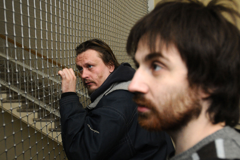 アートグループ「ヴォイナ」のメンバー：オレグ・ヴォロトニコフ（左）とレオニド・ニコラエフ（右）＝タス通信撮影　