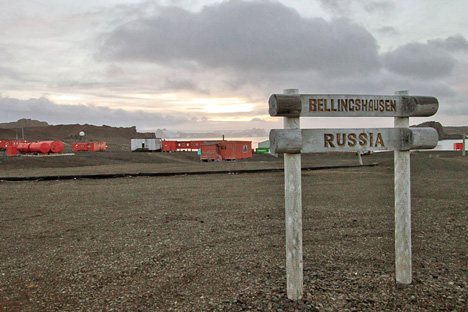 ロシアの南極観測基地「ベリングスハウゼン基地」　＝ドミトリー・マロフ撮影