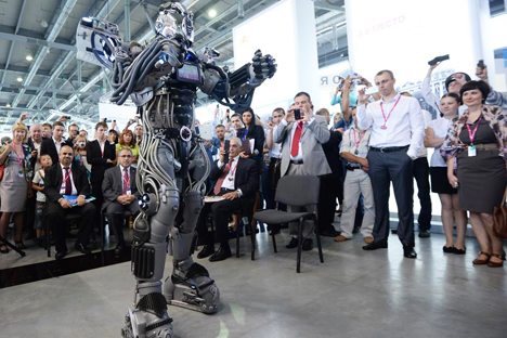 「インノプロム2013」で紹介されたロシア製ロボット　＝ロシア通信撮影