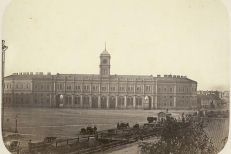 サンクトペテルブルクのニコラエフスキー駅、1855-1862年　写真提供：wikipedia.org