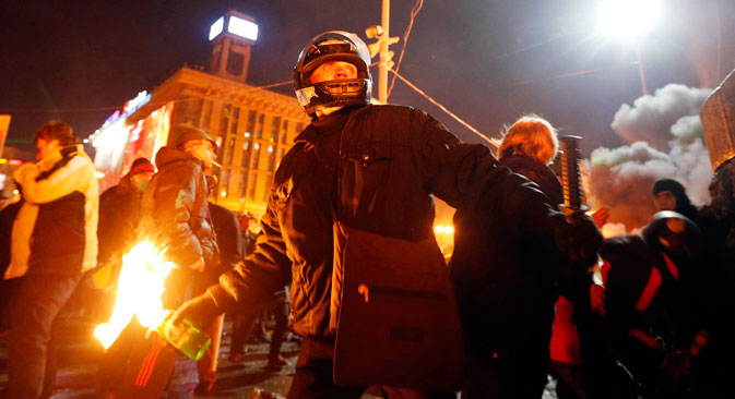 ウクライナの首都キエフで18日、反政府のデモ隊と治安部隊の衝突が再燃し、19日午前までに、死者の数は25人に達した＝ロイター通信撮影