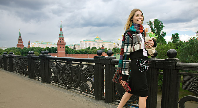 ロシア人女性がいつも劇場かパーティーに行くような恰好をしていると話す＝写真提供：Fotomedia