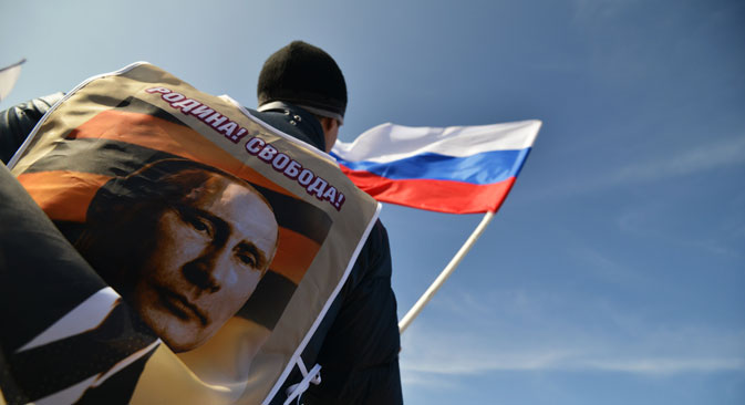 3月18日、プーチン大統領は、クリミアをロシアに編入する条約に署名した。＝ロシア通信撮影