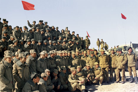 Советски војници пред заминувањето од Авганистан, 1989. Извор: РИА Новости. 
