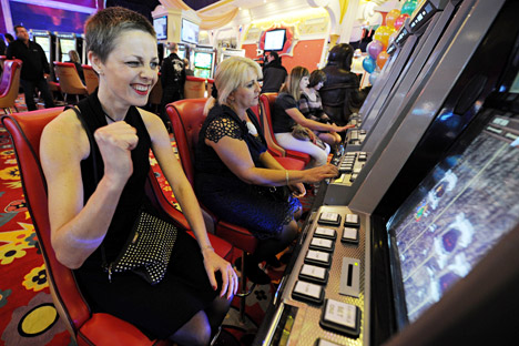 Руските власти планираат до крајот на 2016 година да го отворат првото казино на Крим и сметаат на тоа дека коцкарскиот кластер ќе биде директна конкуренција на Монте Карло, Лас Вегас и Макао. Извор: ИТАР-ТАСС.