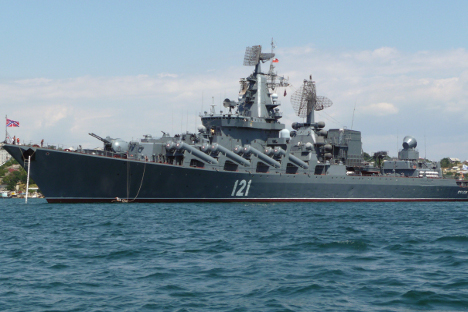 Гардискиот ракетен крстосувач „Москва“, адмиралскиот брод на Црноморската флота на Русија. Фотографија од слободни извори.