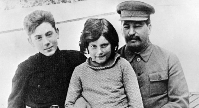 Светлана Алилуева со својот татко и со својот брат. Извор: РИА Новости