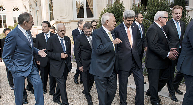 На 15 септември претставници на светските сили се сретнаа во Париз за да изнајдат начин за заедничка борба против членовите на „Исламската држава на Ирак и Левант. Извор: AP