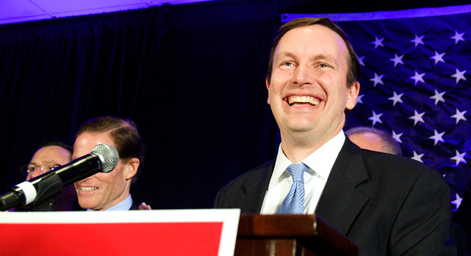 Американскиот претставник Крис Марфи (Конектикат) и кандидат за американскиот сенат им се обраќа на поддржувачите за време на својата победа во Хартфорд, Конектикат, 6 ноември 2012 година.Извор: Ројтерс