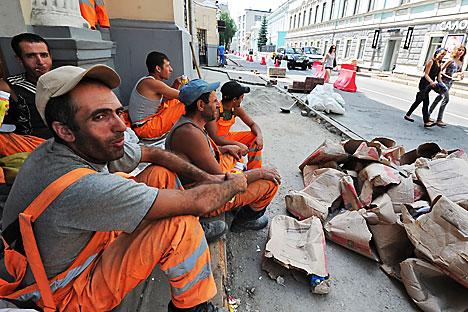 Радници из бивших совјетских република на улицама Москве. Извор: Комерсант.