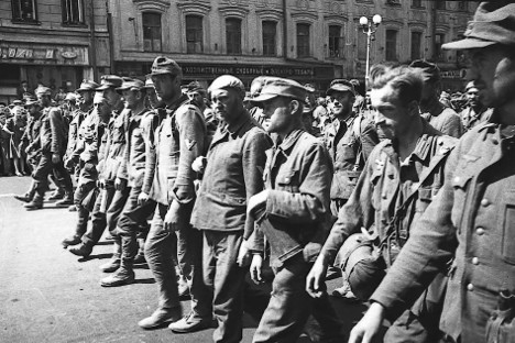 Марш заробљених Немаца по Москви. 17. јула 1944. по Садовом прстену и другим улицама Москве спроведено је 57.000 немачких војника и официра, укључујући и 19 генерала. Сви су били у својим униформама.