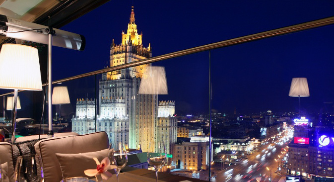 Поглед на савремену Москву из ресторана „White Rabbit“ („Бели Зец“). Фотографија из слободних извора.