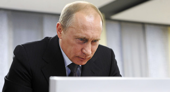 Документ који је потписао председник Путин садржи и специфично руско виђење проблема информационе безбедности: реч је о коришћењу интернет-технологија за „мешање у унутрашње послове држава“, „кршење јавног реда“, „распиривање мржње“ и „пропаганду идеја које подстичу на насиље“. Извор: ИТАР-ТАСС.