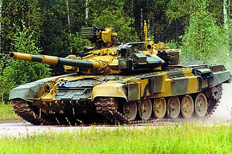 Полиетиленска оклопна заштита измишљена је пре свега неколико година, али се већ активно примељује на Западу у саставу композитног вишеслојног оклопа. На слици: T-90А. Извор: vitalykuzmin.net.