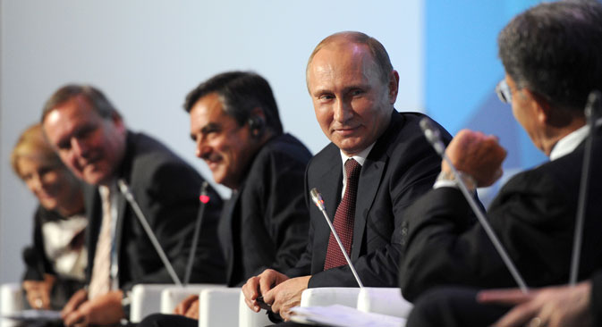 Владимир Путин: У нашем друштву се све гласније постављају питања „ко смо ми?“ и „какви би требало да будемо?“. Извор: РИА „Новости“.