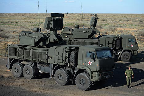 Према уговору, Русија ће испоручити Ираку 48 противавионских ракетно-топовских система „Панцир-С1“. Извор: РИА „Новости“.