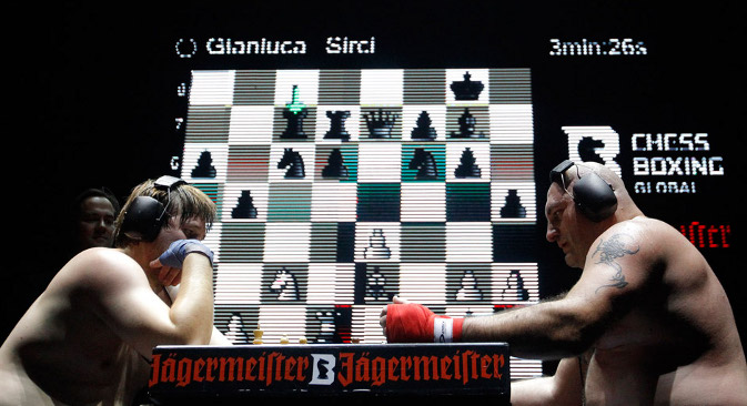 Шахбокс спаја спортске дисциплине које се обично доживљавају као потпуна супротност. На фотографији: Николај Сажин и Ђанлука Сирчи. Извор: Reuters.