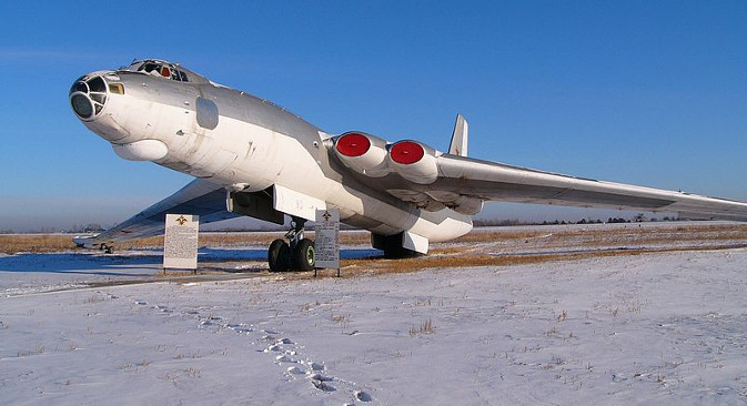 М-4 је почео да се уводи у наоружање Ратног ваздухопловства СССР-а неколико месеци пре свог директног конкурента – америчког стратешког бомбардера B-52. Фотографија:  Борис Васиљев.