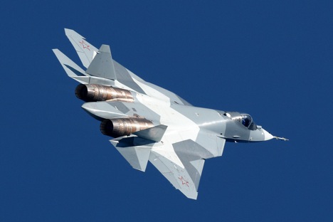 Покретни аеродинамички профил изнад и испред отвора за ваздух на мотору представља уникатно техничко решење авиона Т-50. Извор: Sukhoi.org.