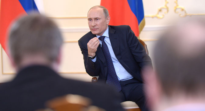 Владимир Путин је изјавио да су се „западни инструктори“ потрудили око „добре припреме“ узурпације власти у Украјини. Извор: РИА „Новости“.