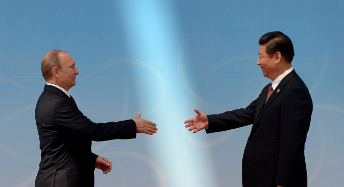 Председник РФ Владимир Путин и генерални секретар ЦК Комунистичке партије НР Кине Си Ђинпинг на историјском сусрету у Шангају. Извор: AP.