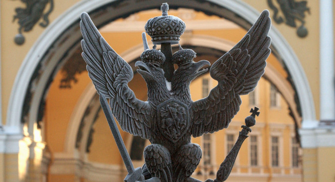 Број круна над главама руског орла се више пута мењао, што је било везано за промене у државној идеологији. Извор: ИТАР-ТАСС.