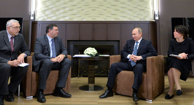 На састанку са Патриком Пујанеом, новим директором нафтног гиганта „Тотал“ (28. новембра), председник РФ Владимир Путин изјавио је да решење ОПЕК-а не представља опасност за Русију. Извор: Reuters.