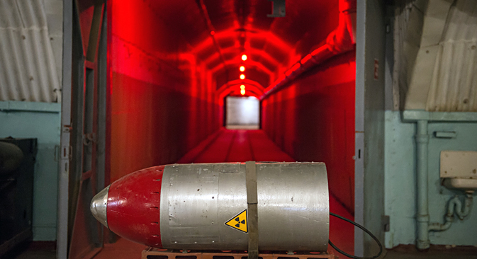 Нуклеарно пуњење на транспортној платформи у једном од тунела нуклеарне секције војно-морнаричког музејског комплекса „Балаклава“ (Музеј подморница) у Балаклави (Крим). Извор: Михаил Мокрушин / РИА „Новости“.